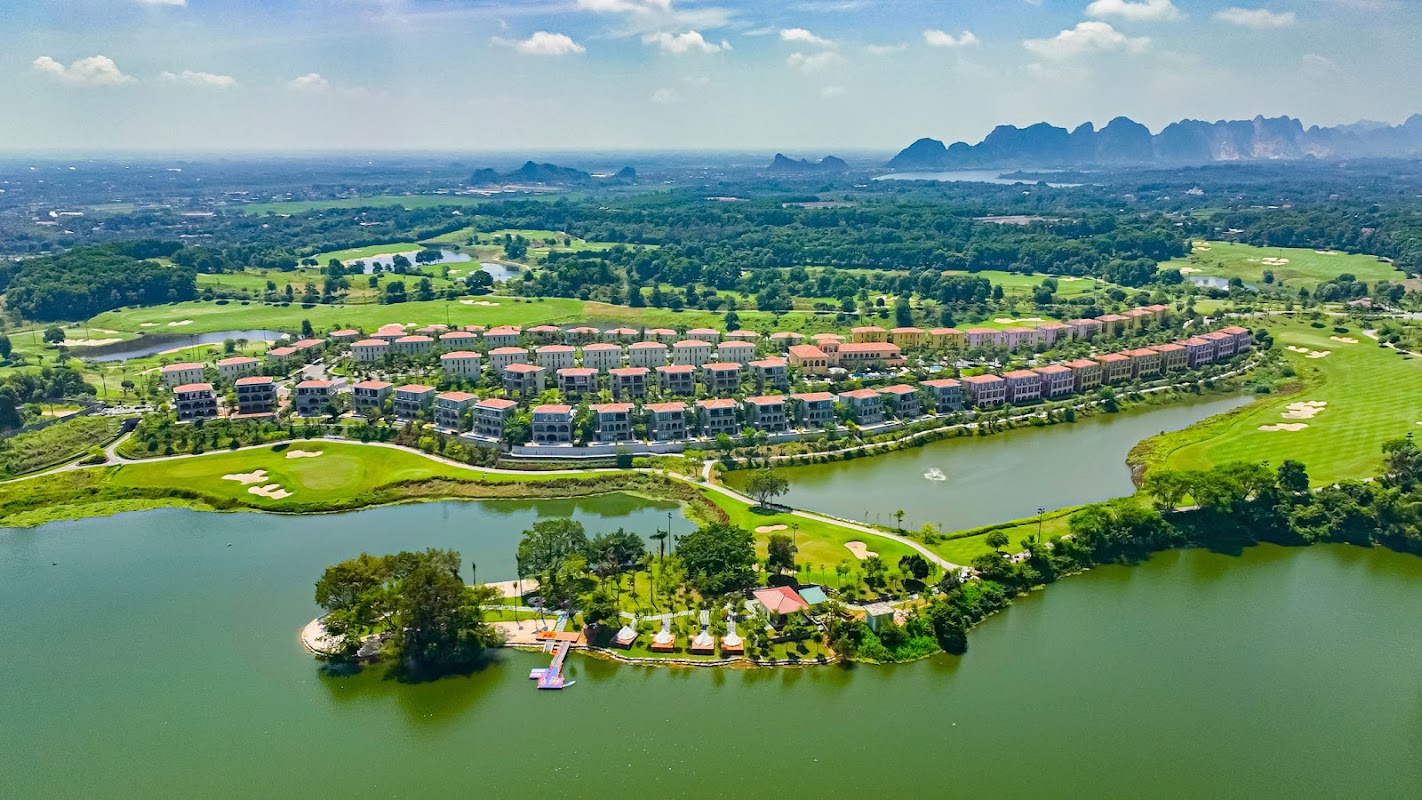 Wyndham Sky Lake Resort & Villas